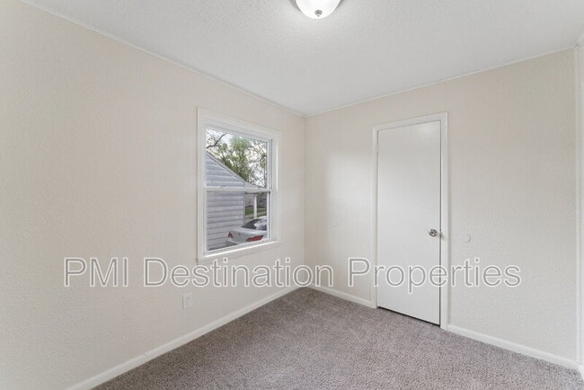 Building Photo - 5026 Locust Ave