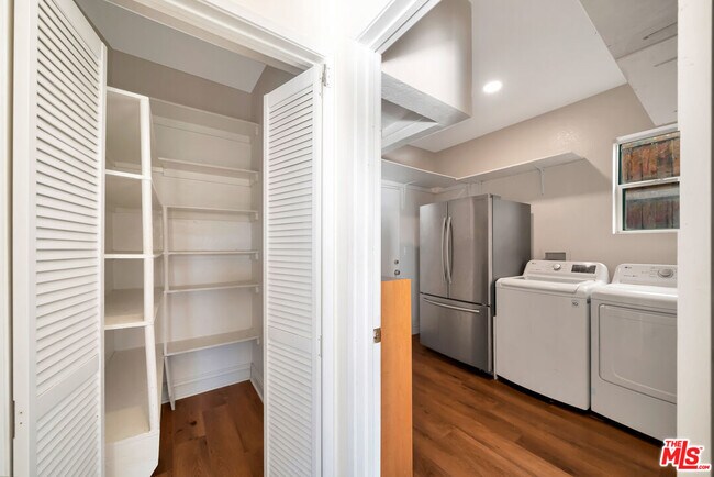 Building Photo - 12440 La Cresta Way