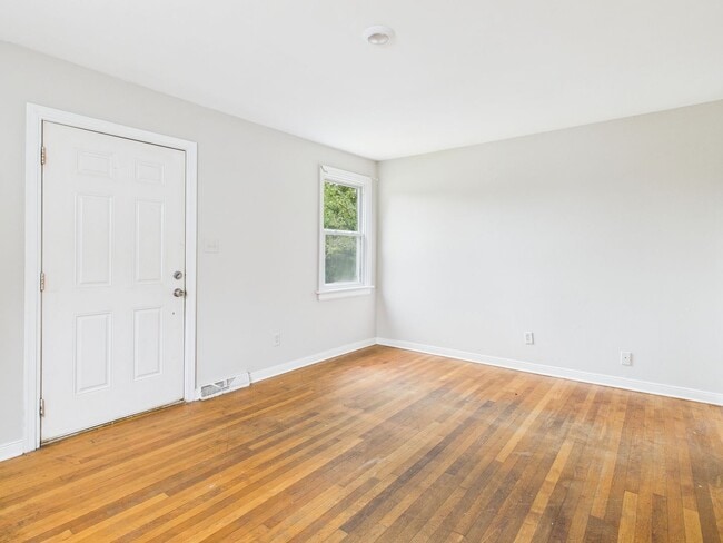 Building Photo - 4707 Castlewood Rd