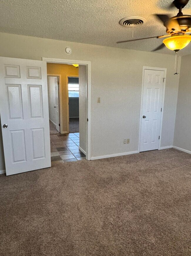 Building Photo - 5422 33rd St