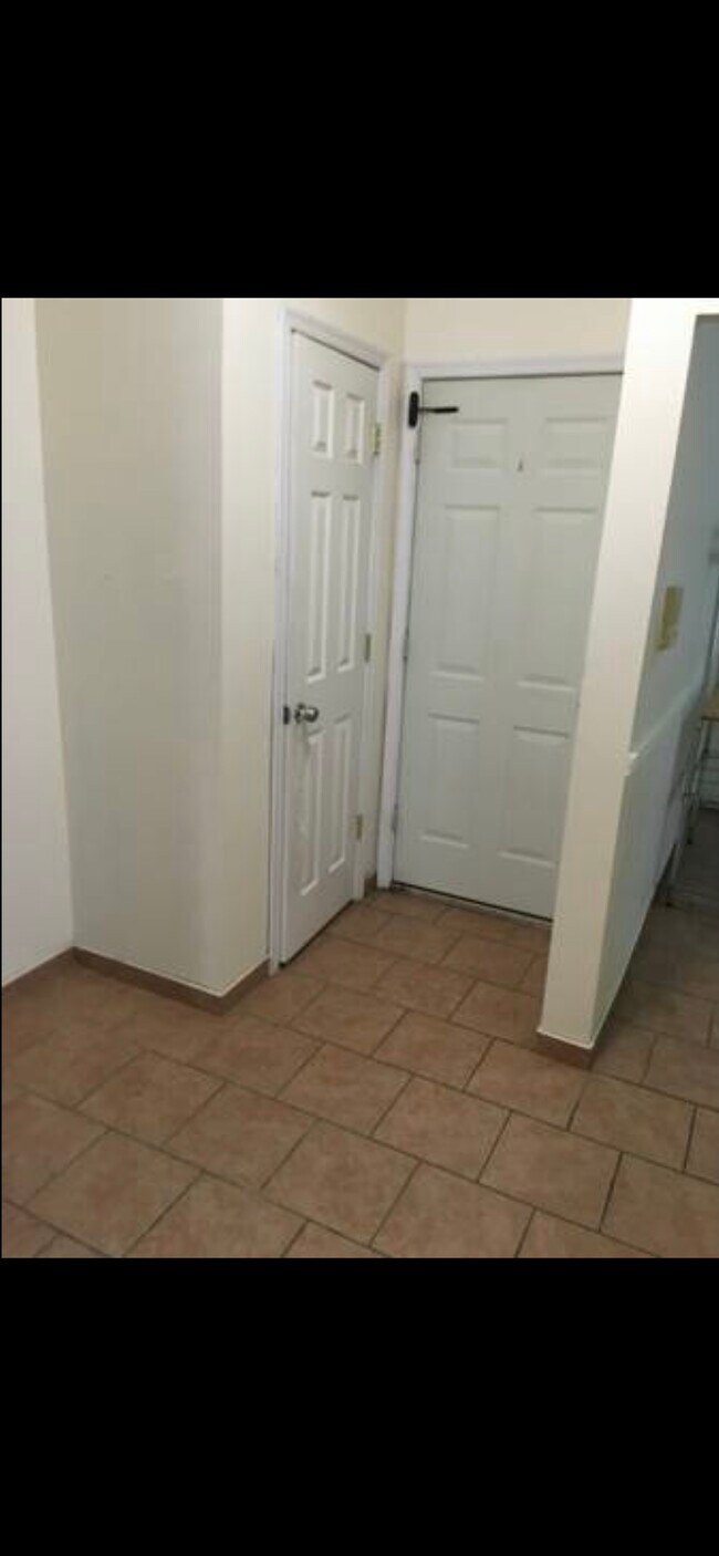 Building Photo - 1416 70th St