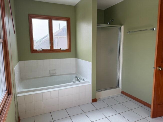 Building Photo - 773 Ridge Dr