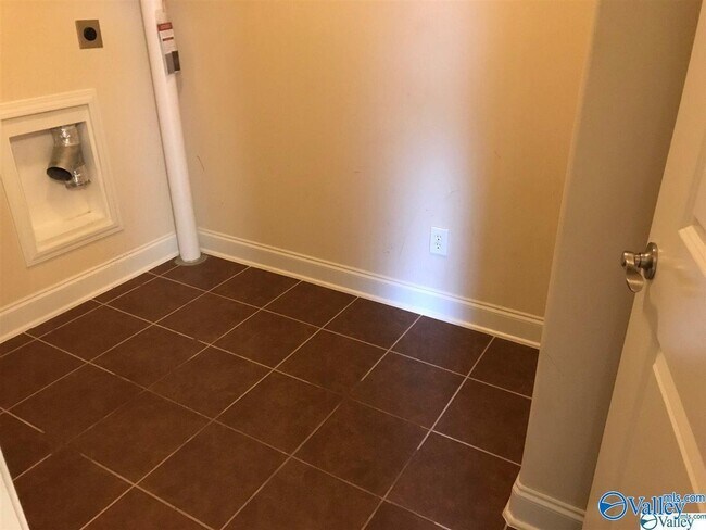 Building Photo - 467 E Mossyleaf Dr SW