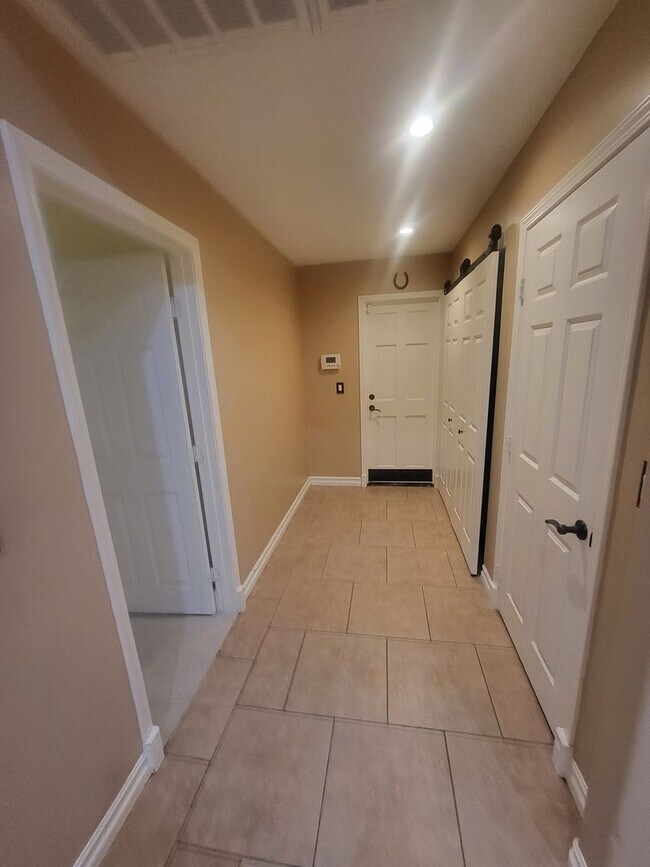 Building Photo - REALLY Cute 4 BR in The Vineyard with RV Parking - 11,000sf Lot + Designer Touches