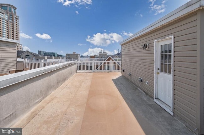 Building Photo - 1236 Harbor Island Walk