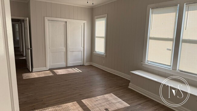 Building Photo - RATE DROP ALERT (was $1900/month)!
