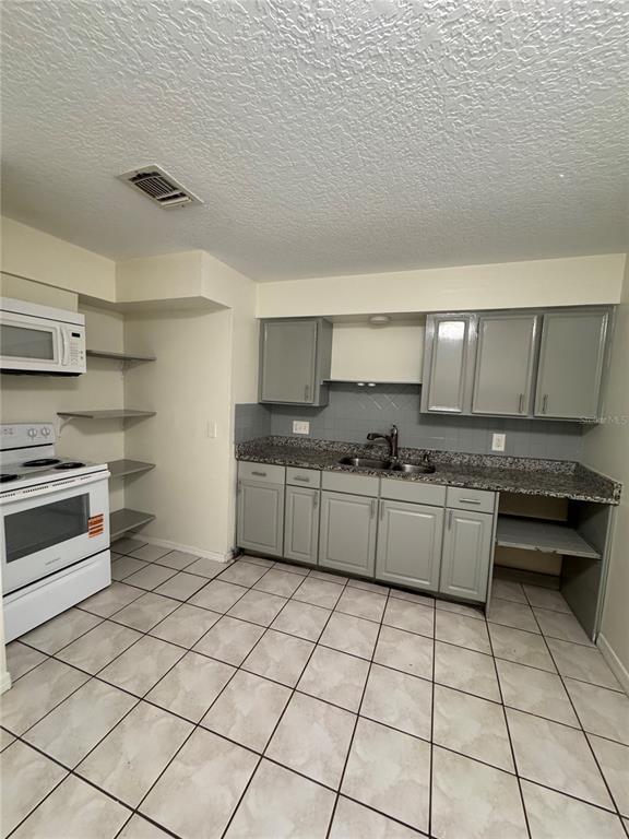 Building Photo - 30 Lago Mesa Way