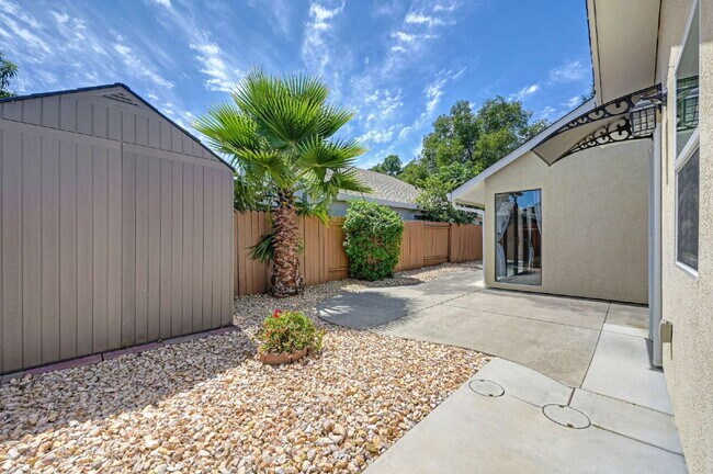 Building Photo - Unique Opportunity!