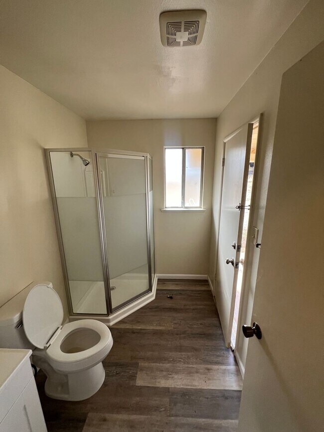 Building Photo - Oroville 4 bed 2 bath 3300sqft country hom...