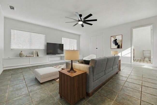 Building Photo - 502 Sunrise Cir