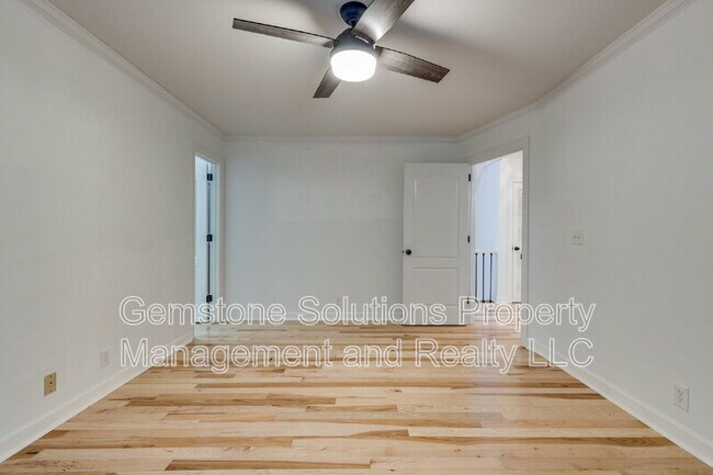 Building Photo - 221 Adams Ct