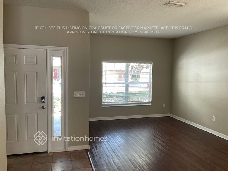 Building Photo - 11250 Creek Haven Dr