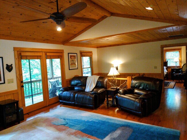 Building Photo - 386 Arbor Dr