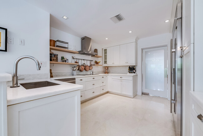 Building Photo - 6925 Tordera St