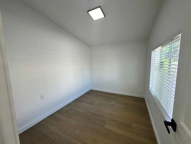 Building Photo - Available Now! Amazing Views and Spacious ...