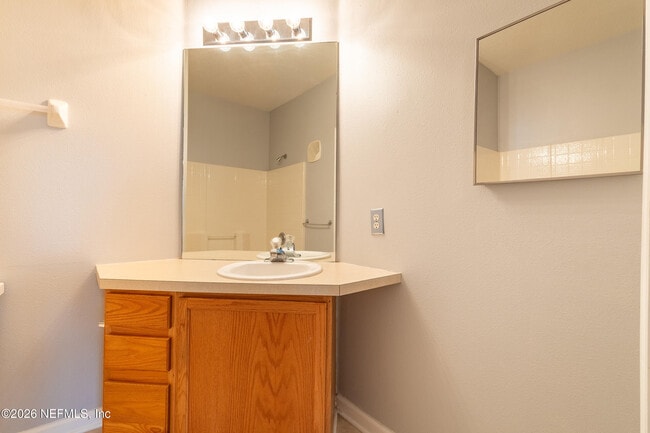 Building Photo - 7990 Baymeadows Cir E