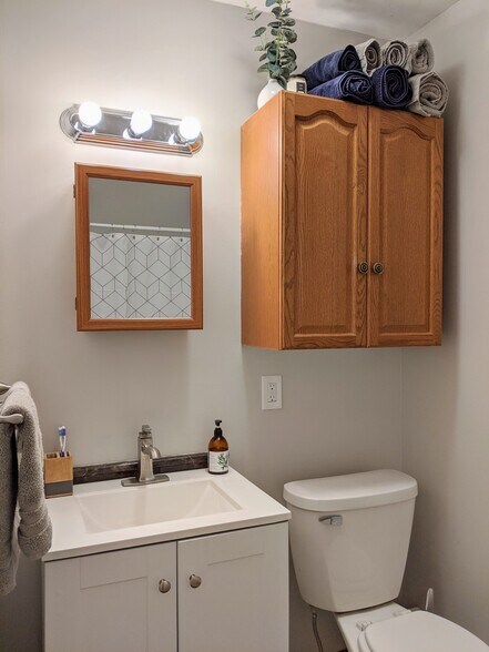 Bathroom - 680 Juno Ave