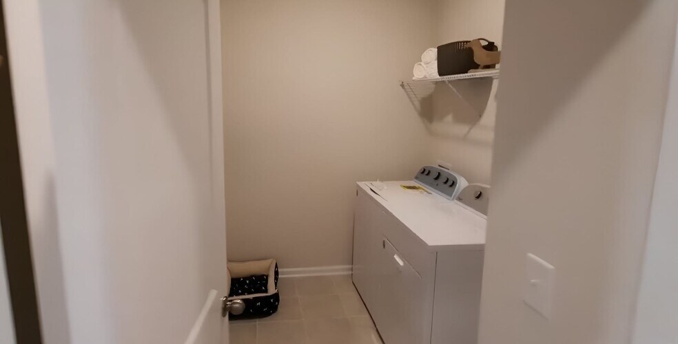 Laundry room - 7718 Nelson Rd