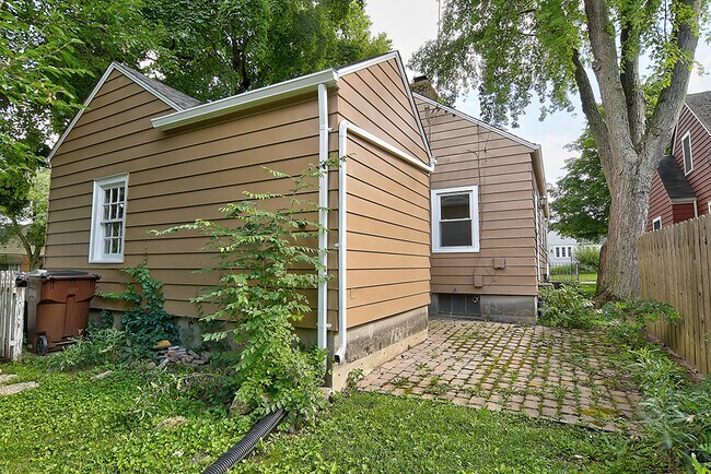 Building Photo - 2911 Shroyer Rd