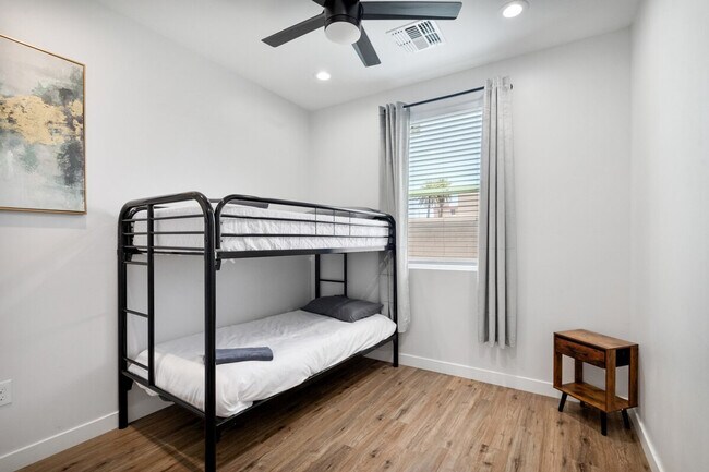 Building Photo - 3806 E Polk St