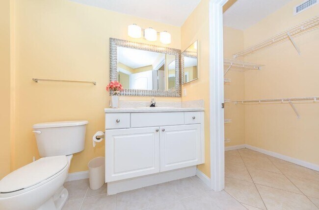 Building Photo - 5080 Fairways Cir