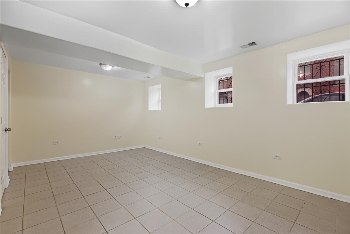 Building Photo - 54 E 50th St