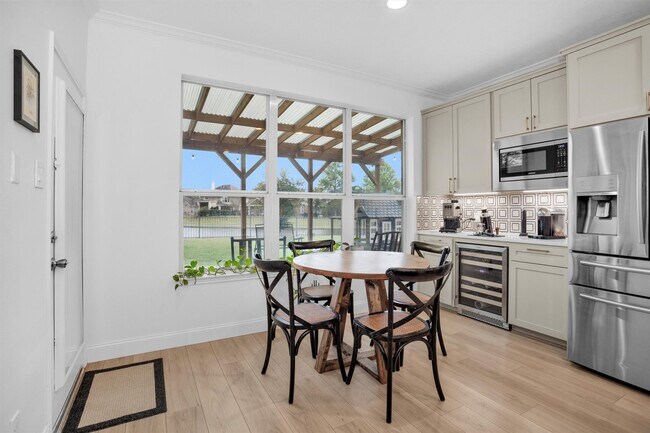 Building Photo - 3006 E Lake Falls Cir