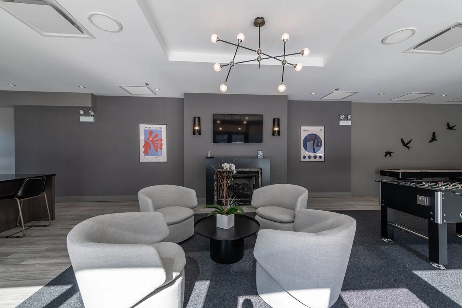 Building Photo - 211 W Scott St