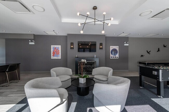 Building Photo - 211 W Scott St