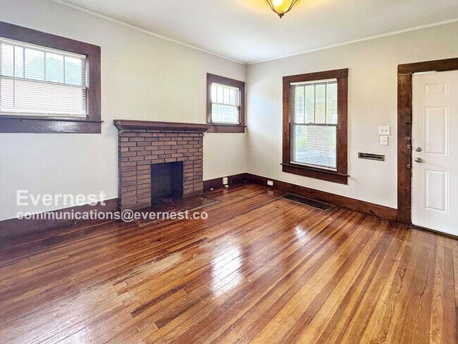 Building Photo - 525 53rd St Ens