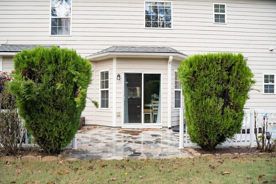 Building Photo - 4433 Pond Edge Rd