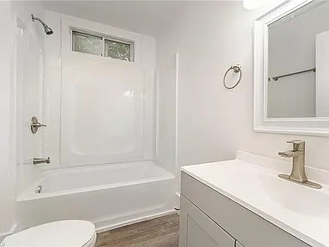 Building Photo - Charming Fully Renovated Cottage Minutes from Downtown!