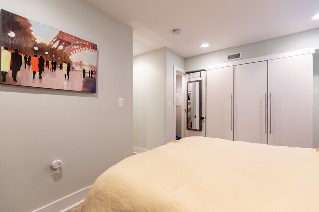 Building Photo - Trendy One Bedroom in Trinidad!