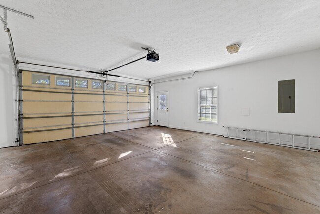 Building Photo - 129 Moudy Ln