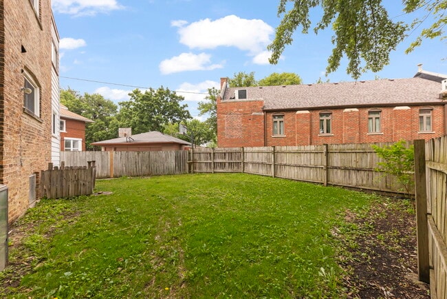 Building Photo - 9118 Lincoln Ave