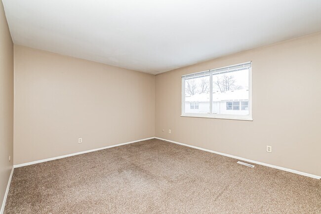 Building Photo - 5877 Taylorsville Rd