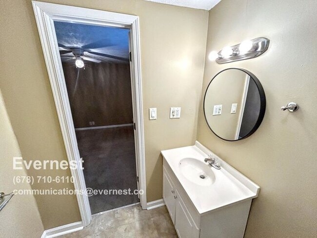 Building Photo - 4-Bedroom, 3.5-Bath Home in a Relaxing Nei...