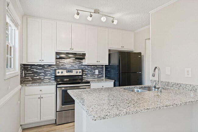Building Photo - 9 Hayti Ln