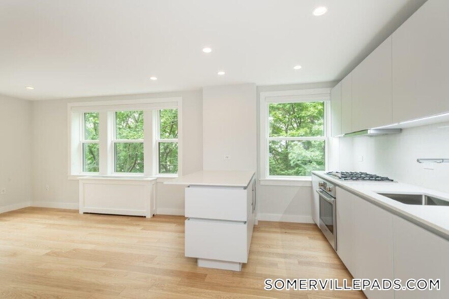 Building Photo - 123 Highland Ave