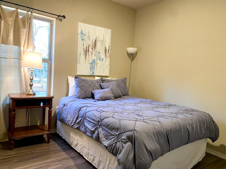 Building Photo - 798 Madison St