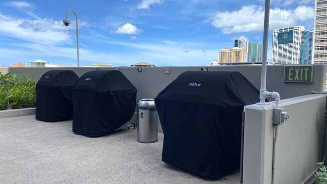 Building Photo - Lowest Priced 2-Bed Unit in ONE Ala Moana!!! PENTHOUSE 2 BED/2BATH with Ocean & Mountain Views!