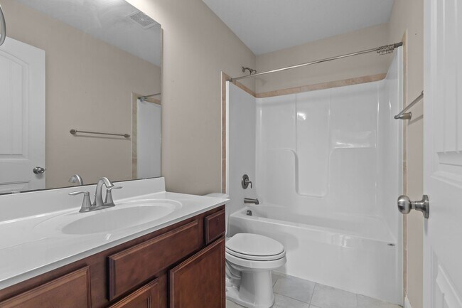 Building Photo - 3 Bedroom 2 Bathroom Home in Onslow Bay!