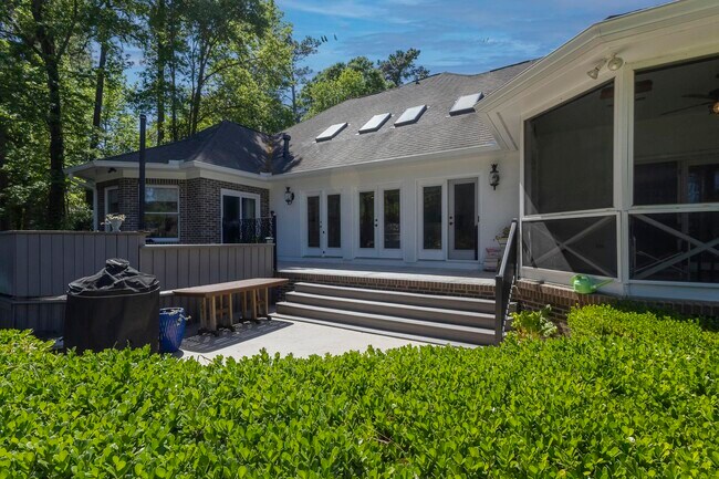 Building Photo - 133 Old Augusta Dr