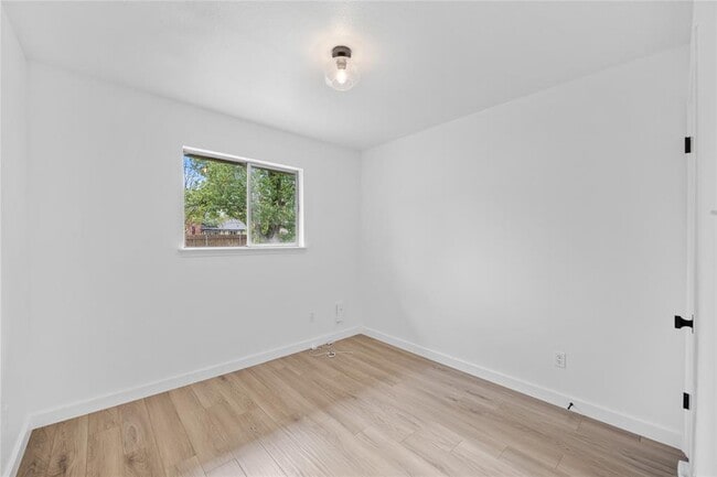 Building Photo - 2207 Southern Oaks Dr