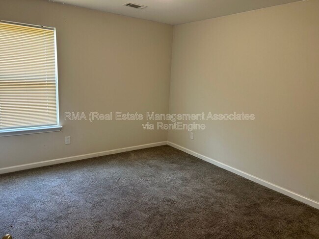 Building Photo - 156 Meadowbrooke Dr