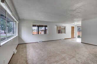 Building Photo - Edmonds 3 Bedroom, 1 Bathroom Mid-Century ...