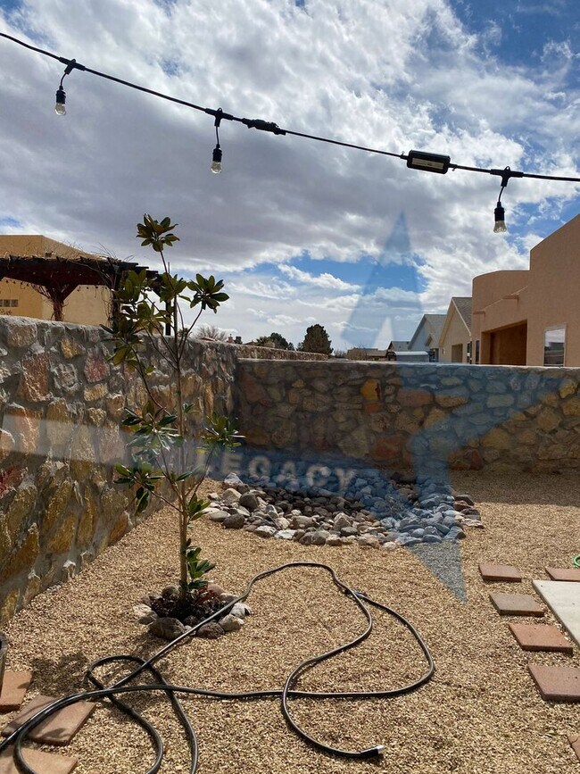 Building Photo - Beautiful 4 bed, 2 bath house move in ready! *military discount offered!