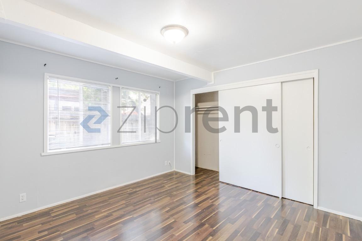 Building Photo - Unit