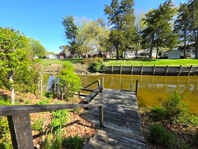 Building Photo - 104 Lee Dr