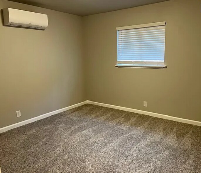 Building Photo - 8853 Lawrence Dr SE